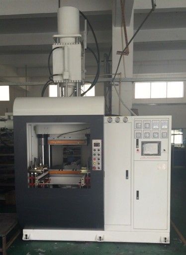 The cold runner mold system